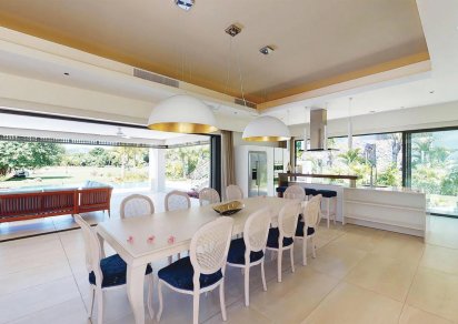 House / Villa - 4 Bedrooms - 580 m²