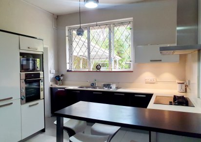 House / Villa - 5 Bedrooms - 279 m²