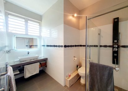 House / Villa - 5 Bedrooms - 279 m²
