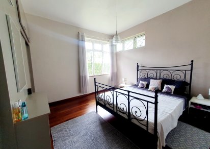 House / Villa - 5 Bedrooms - 279 m²