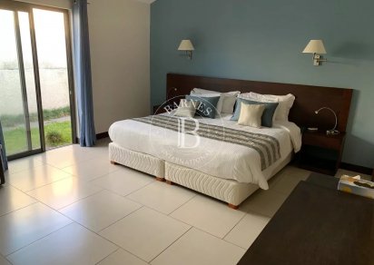 House / Villa - 5 Bedrooms - 289 m²