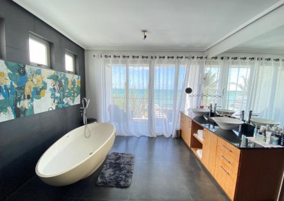 House / Villa - 5 Bedrooms - 300 m²