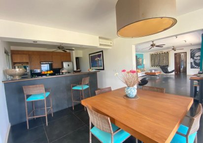 House / Villa - 5 Bedrooms - 300 m²