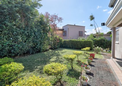 House / Villa - 5 Bedrooms - 340 m²