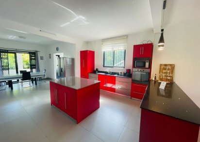 House / Villa - 5 Bedrooms - 346 m²