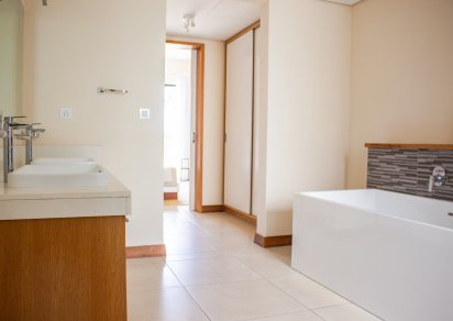 House / Villa - 5 Bedrooms - 350 m²