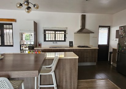 House / Villa - 5 Bedrooms - 360 m²