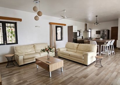 House / Villa - 5 Bedrooms - 360 m²