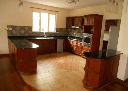 House / Villa - 5 Bedrooms - 400 m²