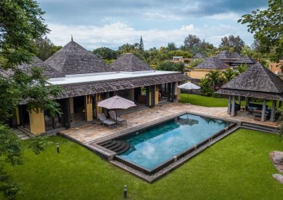 House / Villa - 5 Bedrooms - 594 m²