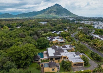 House / Villa - 5 Bedrooms - 594 m²