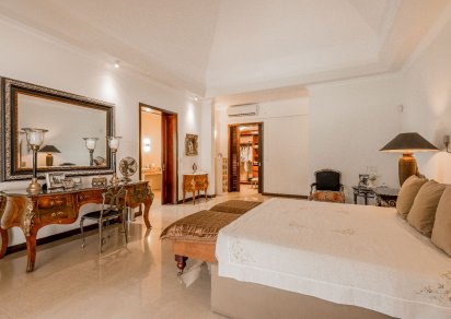 House / Villa - 5 Bedrooms - 594 m²