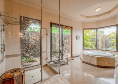 House / Villa - 5 Bedrooms - 594 m²