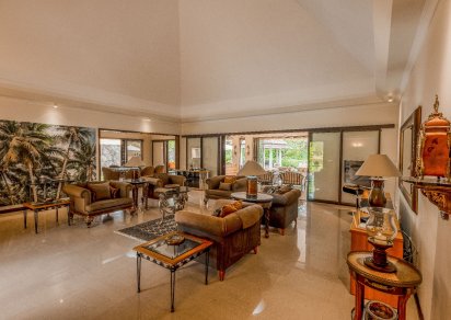 House / Villa - 5 Bedrooms - 594 m²