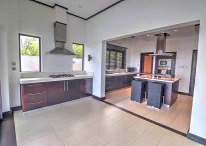 House / Villa - 5 Bedrooms - 610 m²