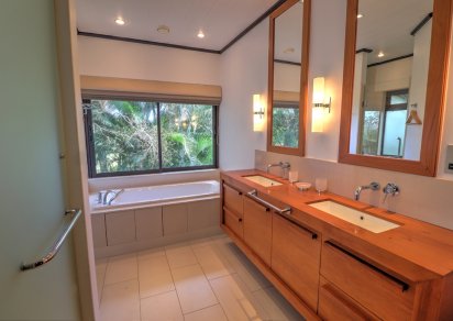 House / Villa - 5 Bedrooms - 610 m²