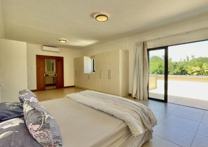 House / Villa - 5 Bedrooms - 640 m²