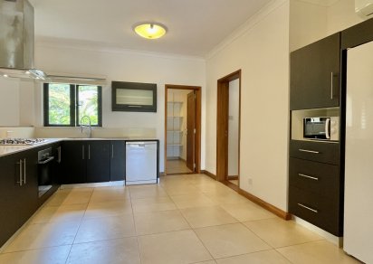 House / Villa - 5 Bedrooms - 640 m²