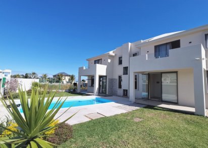 House / Villa - 6 Bedrooms - 330 m²