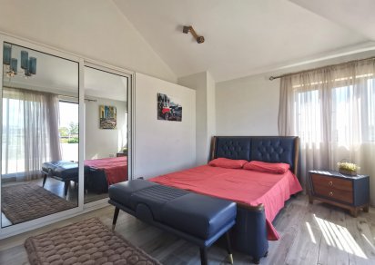 House / Villa - 6 Bedrooms - 330 m²