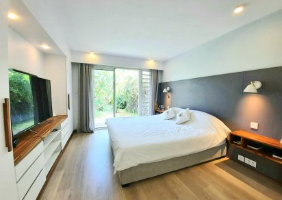 House / Villa - 6 Bedrooms - 338 m²