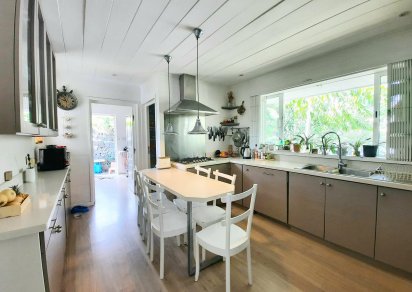 House / Villa - 6 Bedrooms - 338 m²
