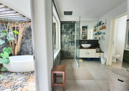 House / Villa - 6 Bedrooms - 338 m²