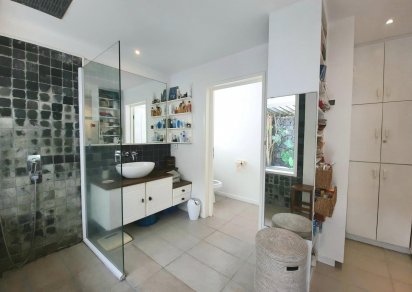 House / Villa - 6 Bedrooms - 338 m²
