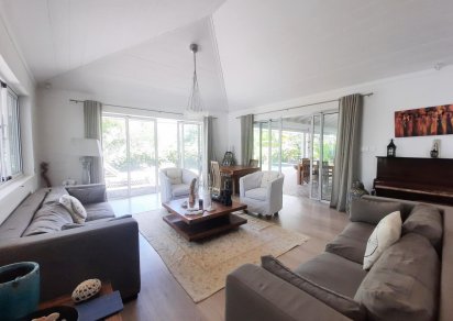 House / Villa - 6 Bedrooms - 338 m²
