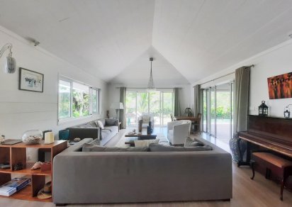 House / Villa - 6 Bedrooms - 338 m²