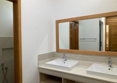 House / Villa - 6 Bedrooms - 360 m²