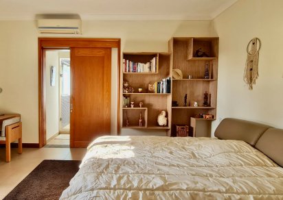 House / Villa - 8 Bedrooms - 413 m²