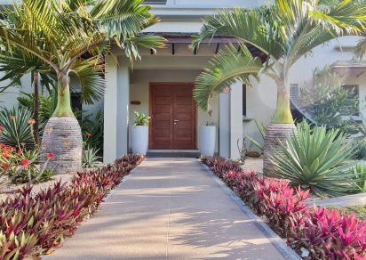 House / Villa - 8 Bedrooms - 413 m²