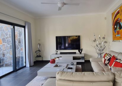 House / Villa - 8 Bedrooms - 413 m²