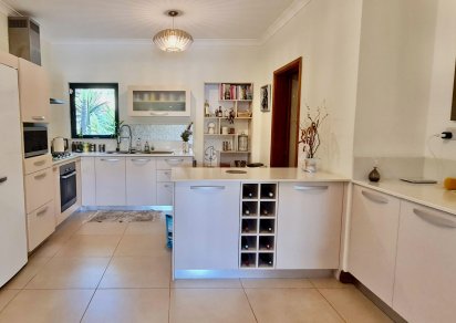 House / Villa - 8 Bedrooms - 413 m²