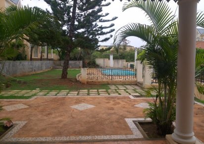 Maison/Villa - 3 chambres - 1200 p²
