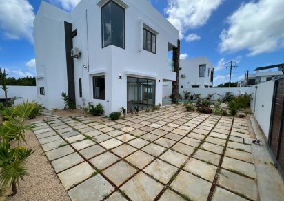 Maison/Villa - 3 chambres - 240 m²