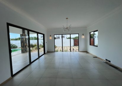 Maison/Villa - 3 chambres - 240 m²
