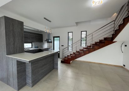 Maison/Villa - 3 chambres - 240 m²