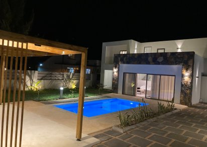 Maison/Villa - 3 chambres - 2500 p²