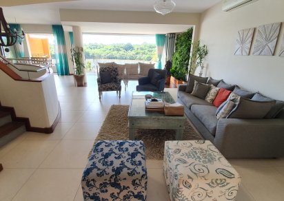 Maison/Villa - 3 chambres - 252 m²