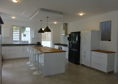 Maison/Villa - 3 chambres - 300 m²