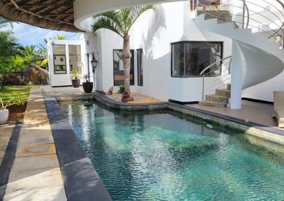 Maison/Villa - 3 chambres - 300 m²