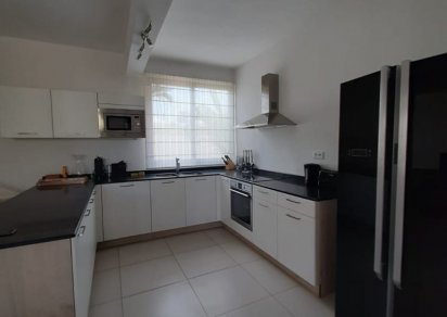 Maison/Villa - 3 chambres - 300 m²