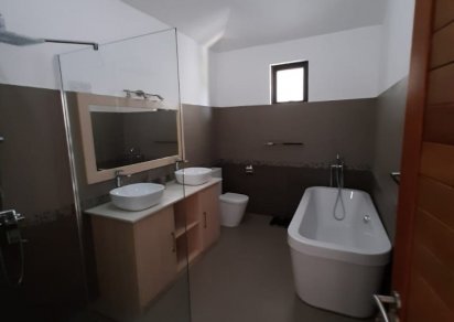 Maison/Villa - 3 chambres - 300 m²