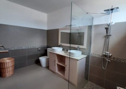 Maison/Villa - 3 chambres - 300 m²