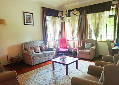Maison/Villa - 3 chambres - 300 m²