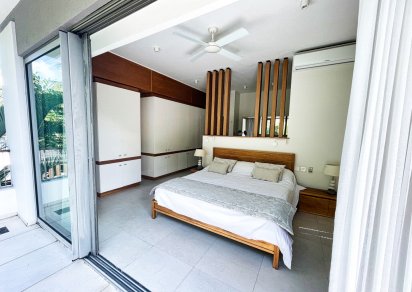 Maison/Villa - 3 chambres - 305 m²
