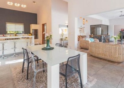 Maison/Villa - 3 chambres - 310 m²