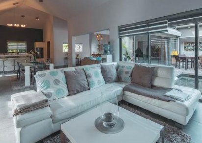 Maison/Villa - 3 chambres - 310 m²